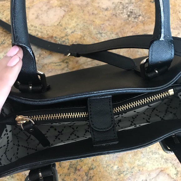 ❤️ OPEN TO OFFERS❤️Black and gold Kate spade purse - Picture 4 of 8